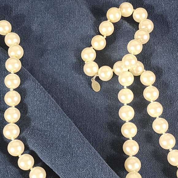 Chico's Extra Long 66" Flapper White Knotted Faux Pearl Unisex Eternity Necklace - Picture 12 of 16